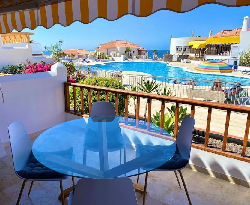 Stylish & Modern 1 Bedroom Suite On Frontline Of Playa Del Duque Costa Adeje  Buitenkant foto