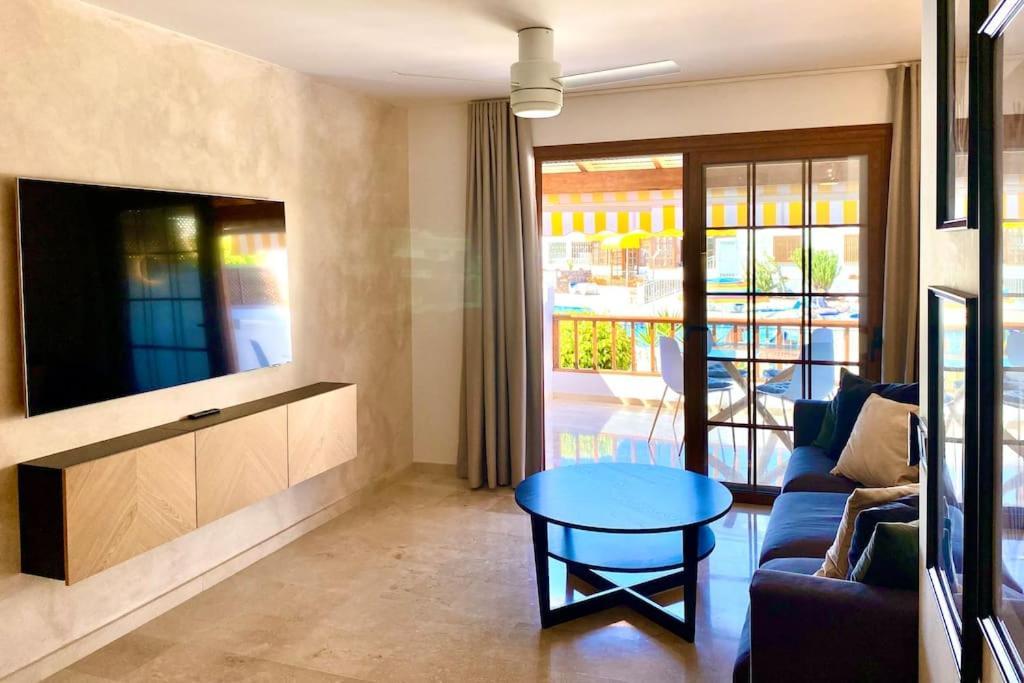 Stylish & Modern 1 Bedroom Suite On Frontline Of Playa Del Duque Costa Adeje  Buitenkant foto